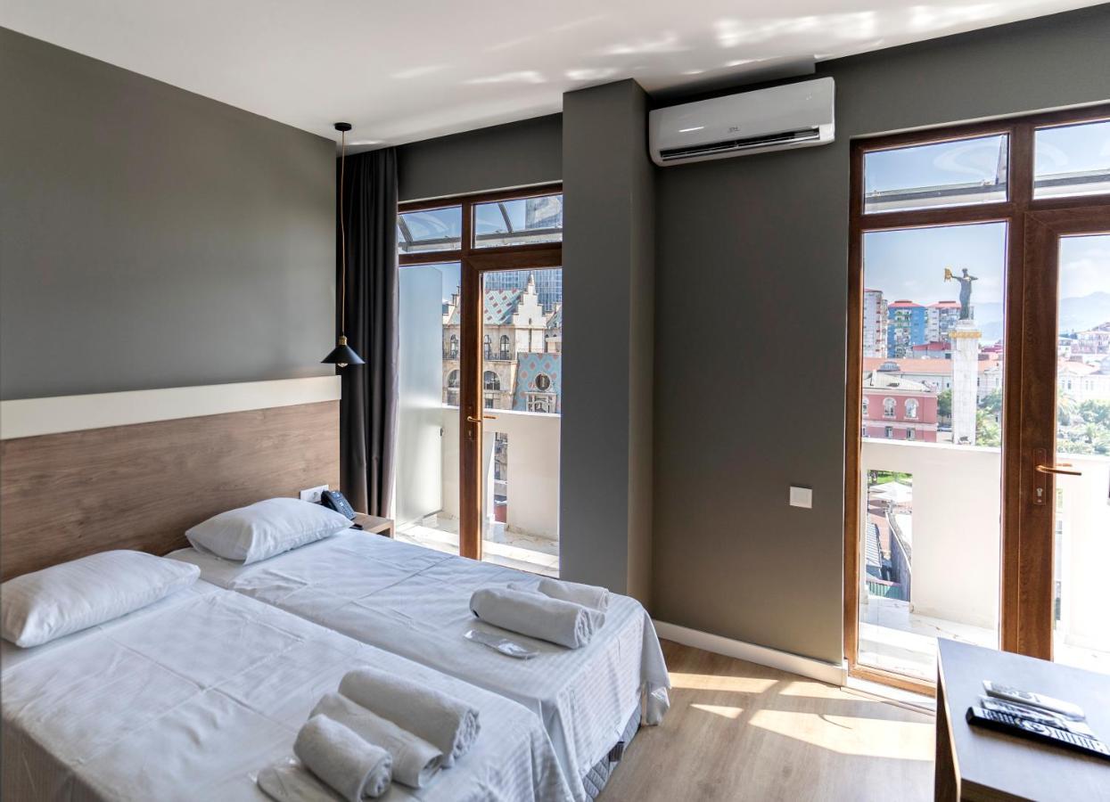 Boulevard Apartments 巴统 外观 照片